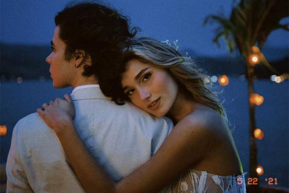 Sasha abraça o marido, João Figueiredo