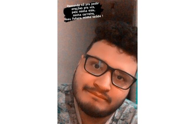 Victor Hugo pede orações aos seguidores