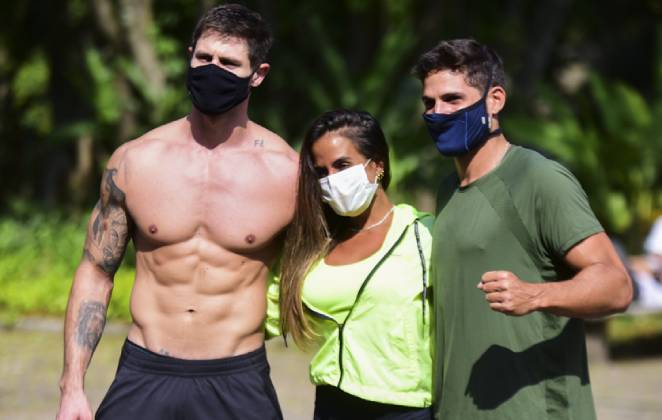 André Martinelli e Carol Peixinho com Jonas Sulzbach