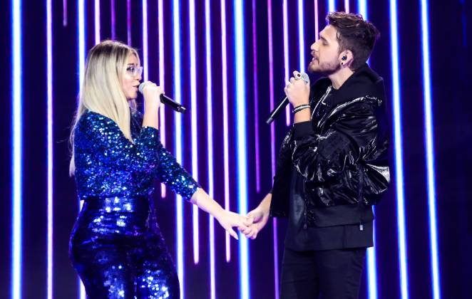 Marília Mendonça esbanja beleza nas gravações para o novo DVD de Gustavo Mioto