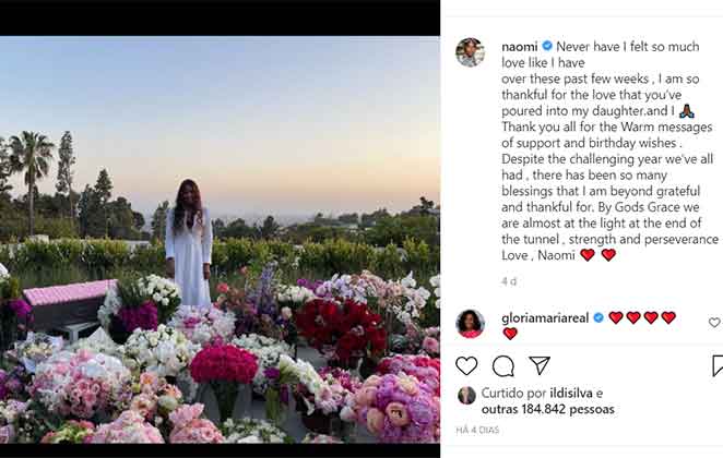 Naomi Campbell em campo florido fala da filha recém-nascida