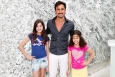 <strong>Julio Rocha com Gabriella e Livia</strong> - Manuela Scarpa/Foto Rio News