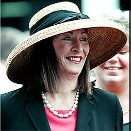 Angélica Houston estréia em Huff - OFuxico