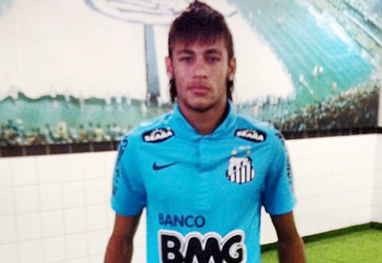 Intestines Democratic Party Resume Neymar mostra nova camisa azul do Santos no Twitter - OFuxico