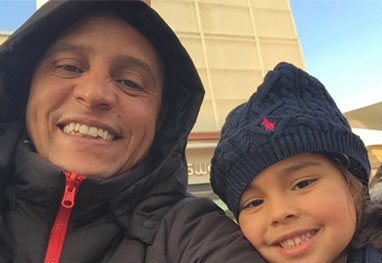 Ex-jogador Roberto Carlos paparica a filha caçula, aniversariante do dia -  OFuxico