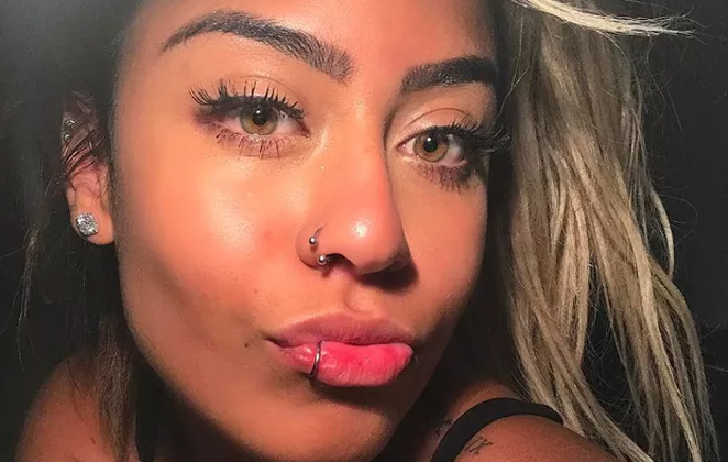 Irmã de Neymar, Rafaella Santos, faz tatuagem do próprio