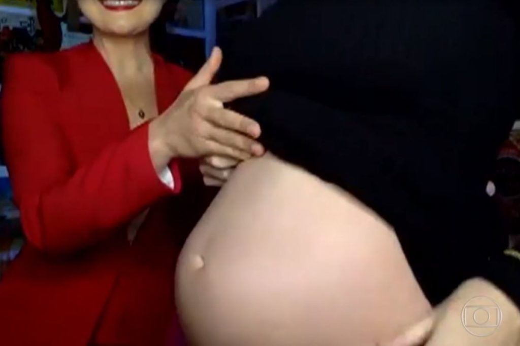 Nanda Costa mostra barriga de grávida