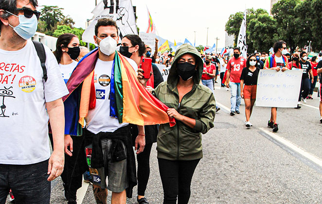 Samantha Schmütz participou de ato anti Bolsonaro no Rio de Janeiro