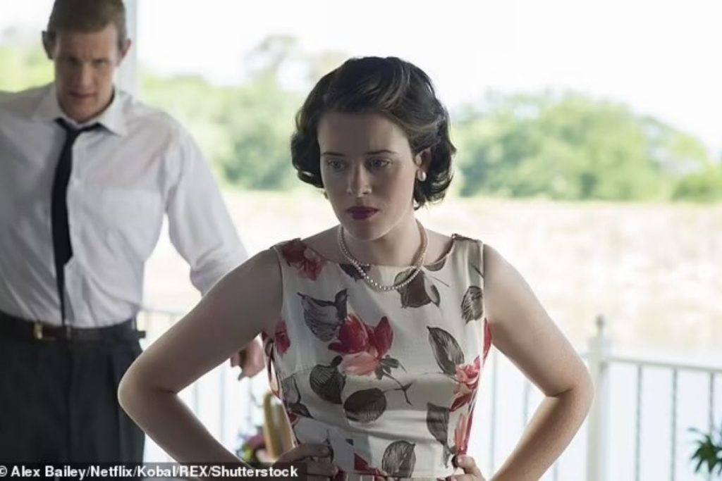 Claire Foy vivendo a Rainha Elizabeth II