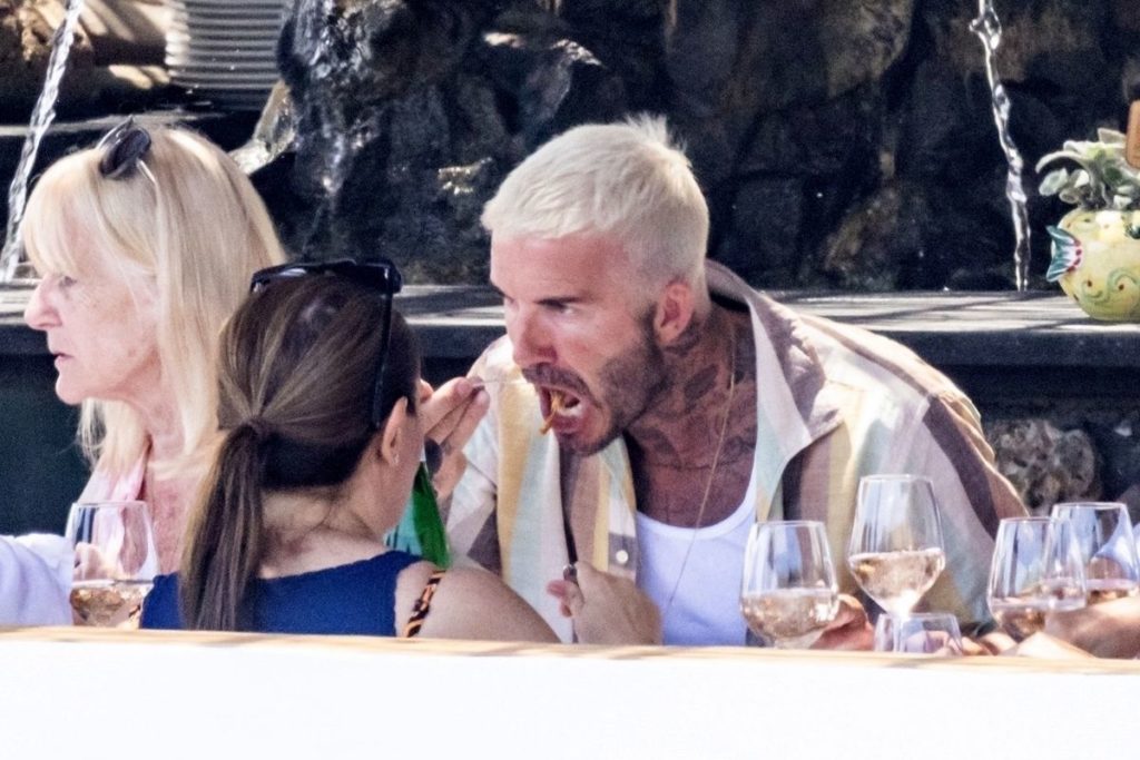David Beckham brincan do com a filha Harper