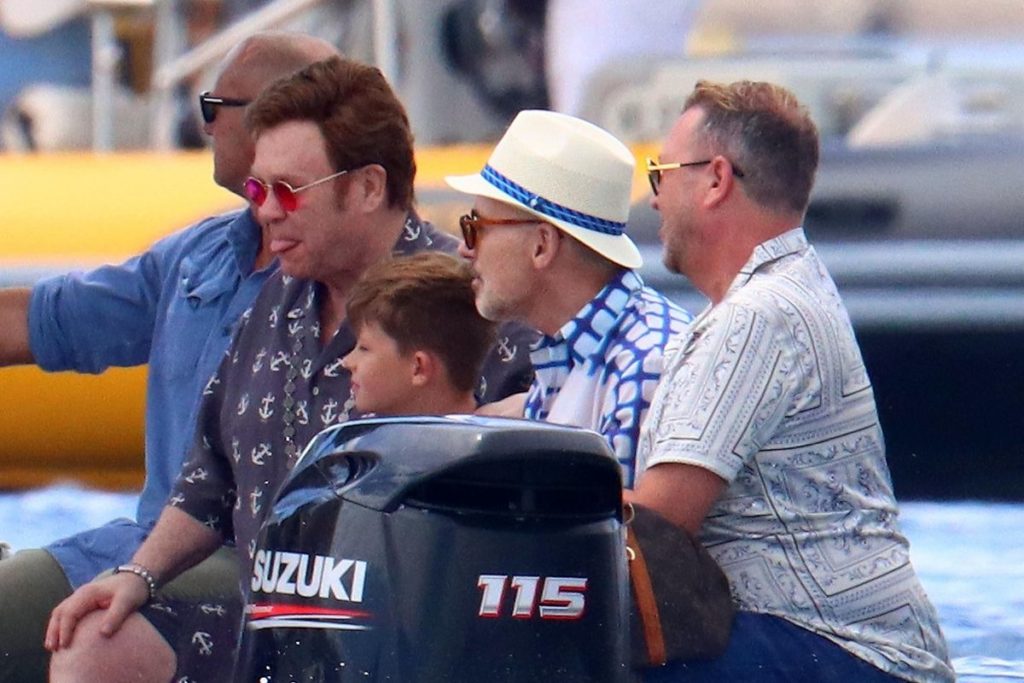 Elton John, David Furnish e os filhos do casal, Zachary e Elijah