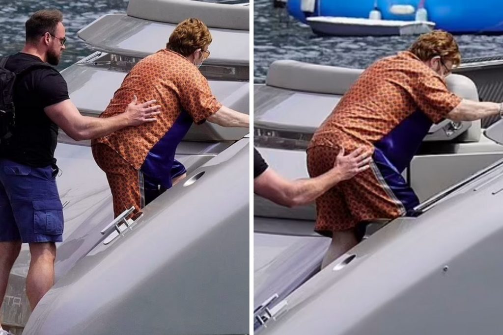 Elton John estreia cabelo ruivo em passeio de iate (5)