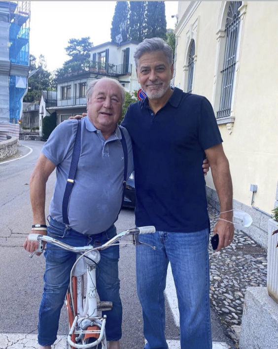 George Clooney com o prefeito de Laglio, Roberto Pozzi