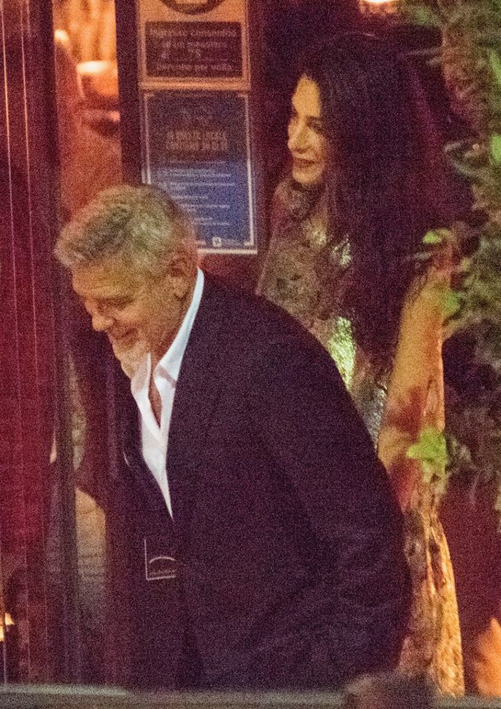 George e Amal Clooney jantam juntos durante férias de verão