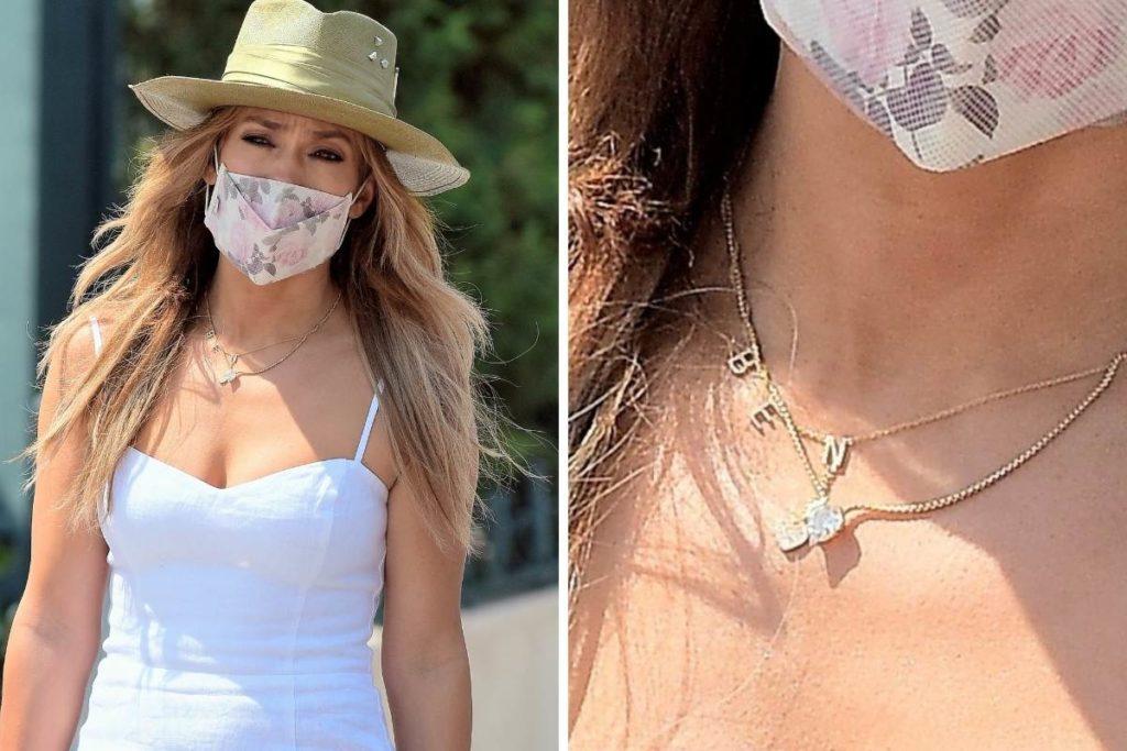 J.Lo-foi-vista-usando-um-colar-com-o-nome-Ben-enquanto-fazia-compras-em-Mônaco