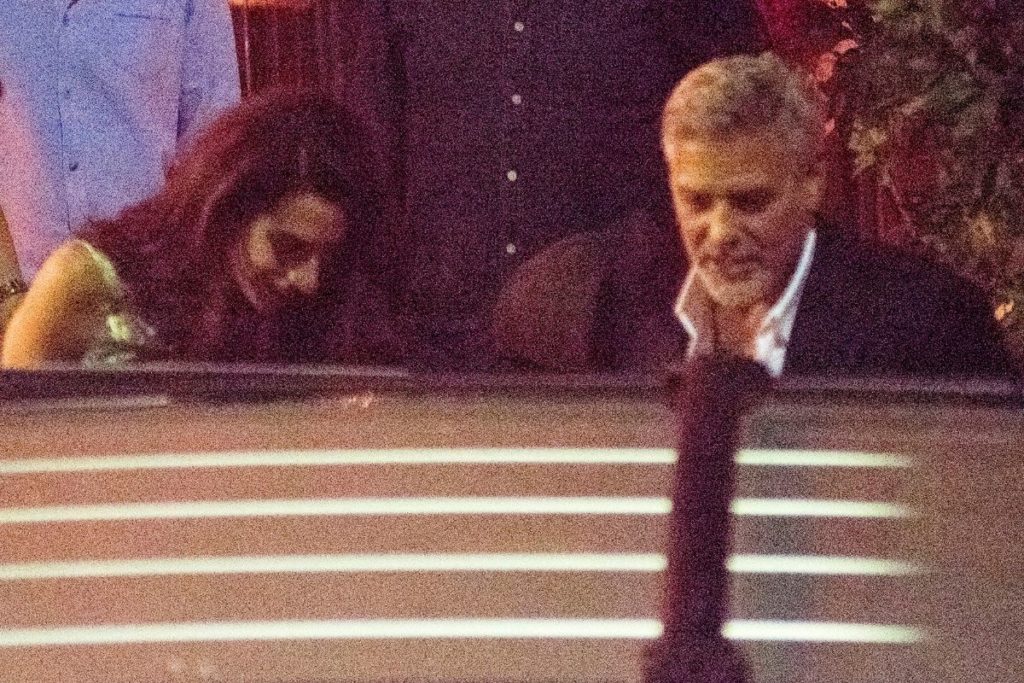 George e Amal Clooney jantando no restaurante Il Gatto Nero na Lombardia
