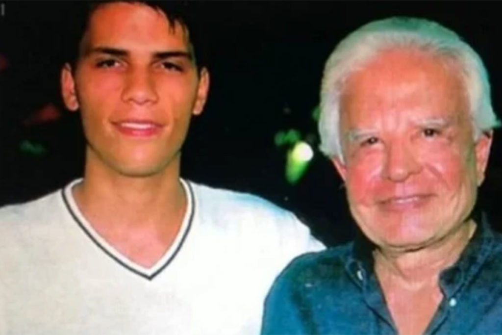 Roger abraçado com o pai Cid Moreira