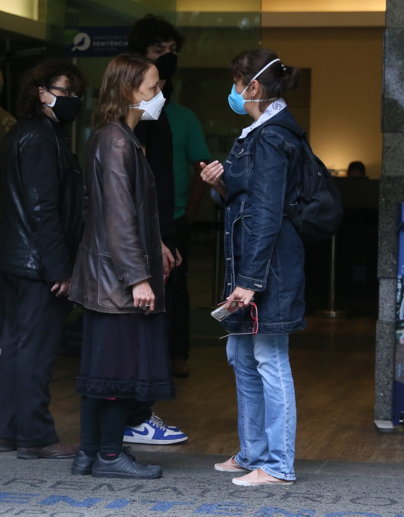 Ana Kutner no velorio de Paulo Jose