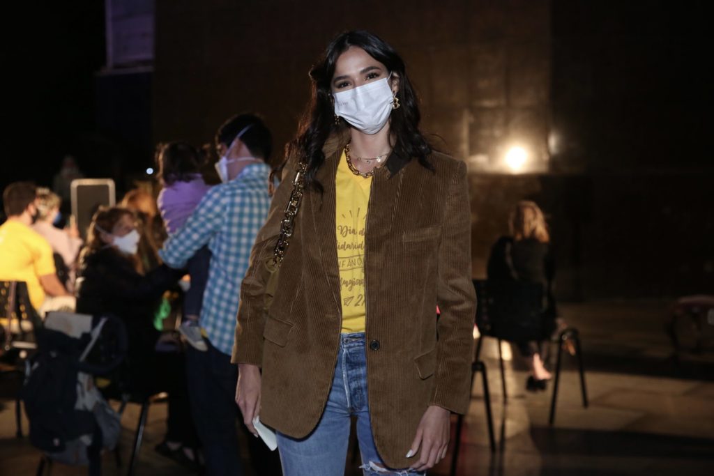 Bruna Marquezine posando no evento beneficente