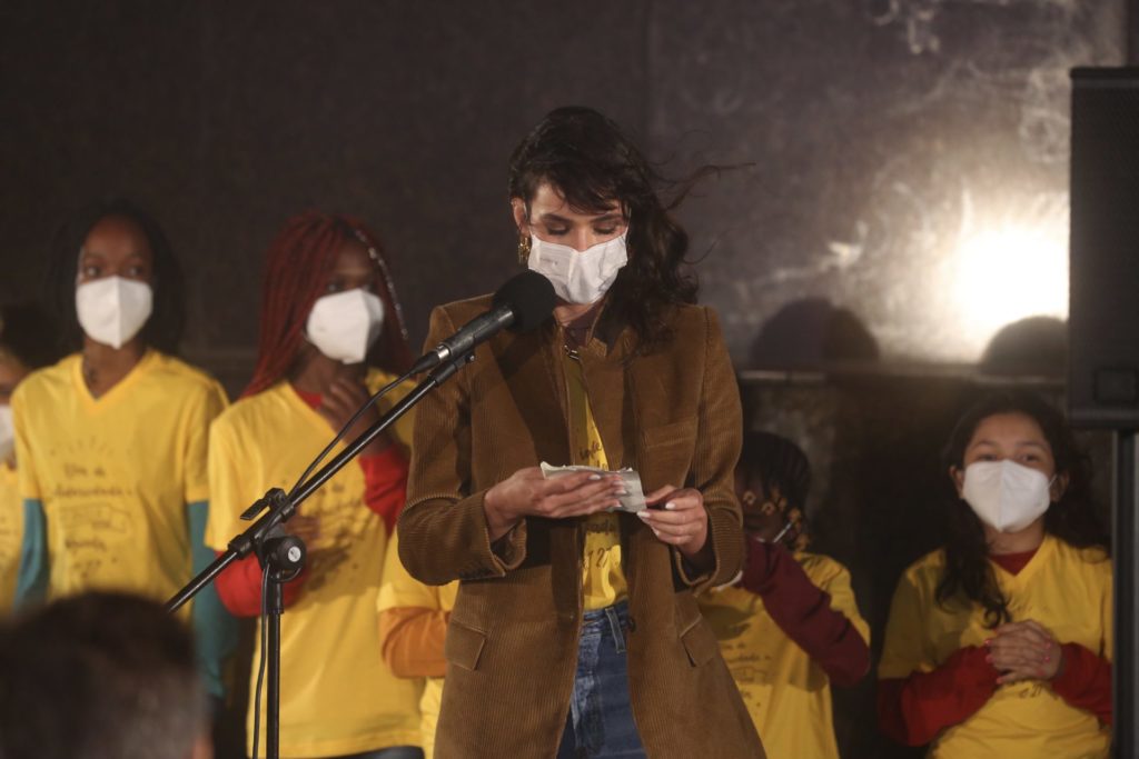 Bruna Marquezine se emocionou no evento da IKMR