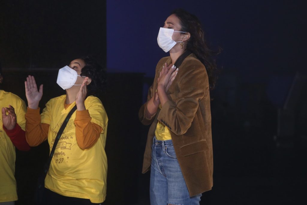 Bruna Marquezine se emocionou no evento da IKMR