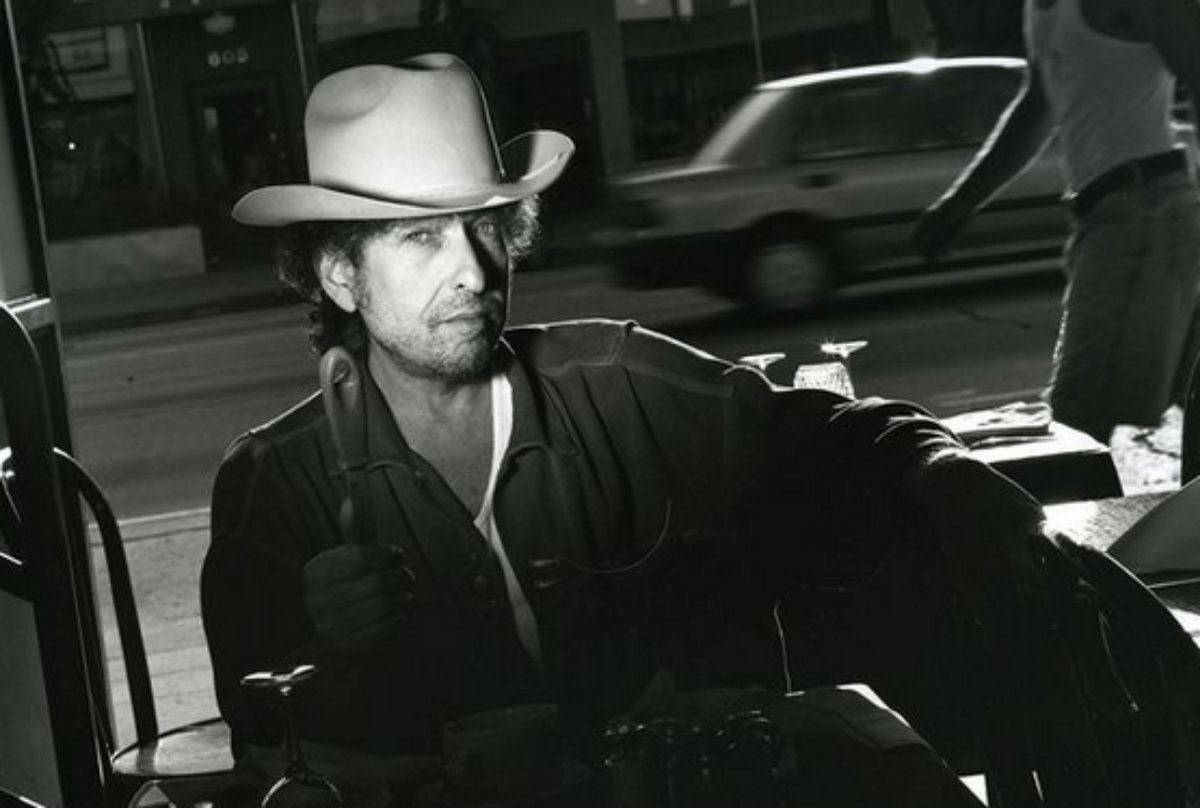 Bob Dylan em foto em preto e branco de 1989