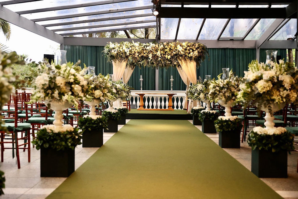Decoração do altar de casamento de Jô Pinheiro e Eduardo Nunes