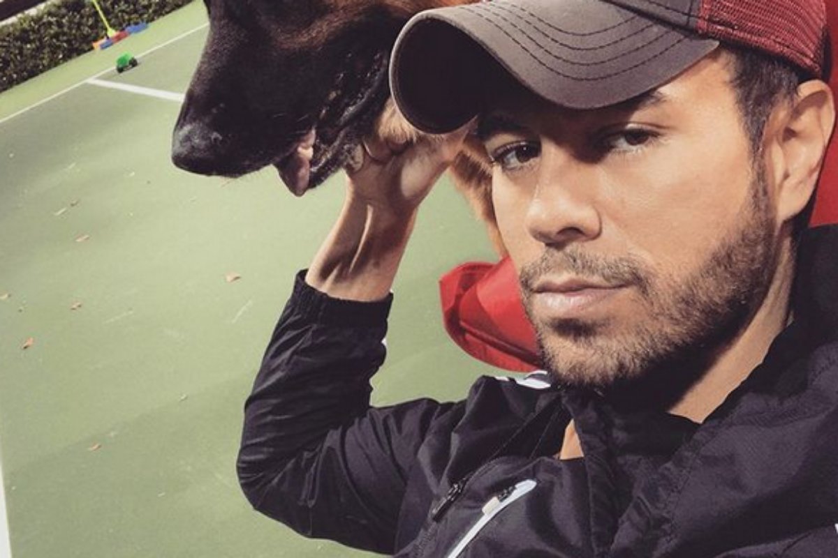 Enrique Iglesias Chora E Esta De Luto Pela Morte Da Avo Materna