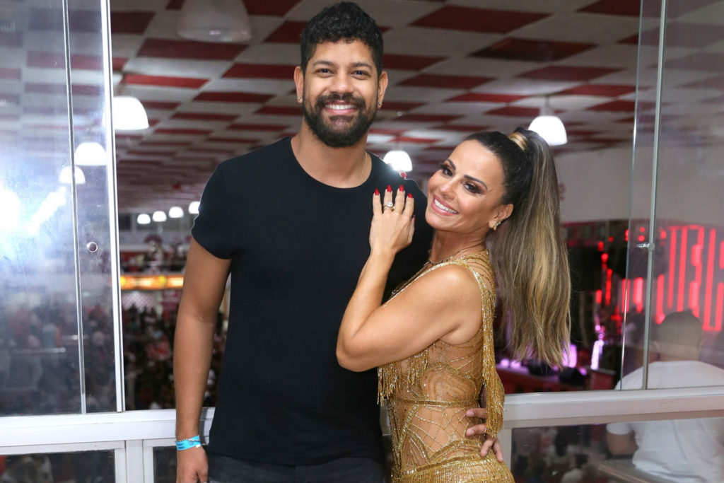 Viviane Araújo e Guilherme Militão abraçadinhos