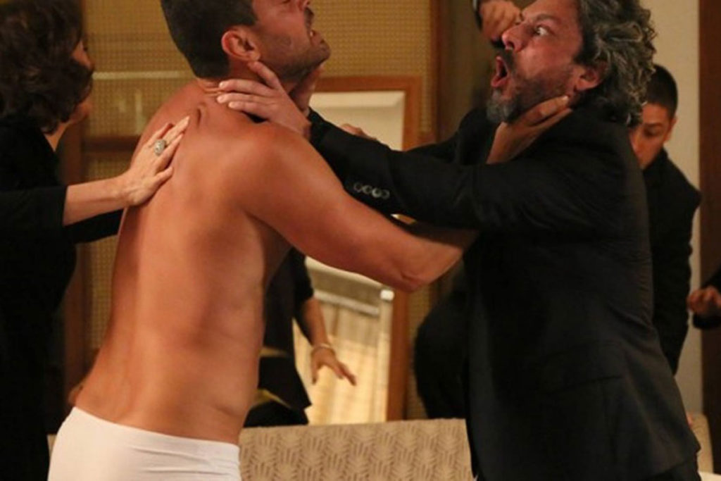 Maurílio e José Alfredo se enfrentam antes da morte forjada do Comendador