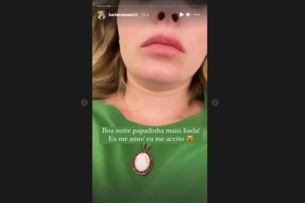 stories de bárbara evans mostrando papadas e tendo orgulho delas