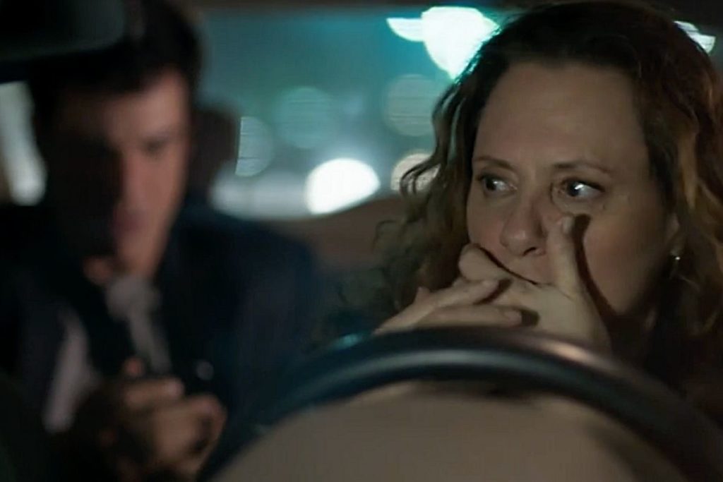 Arlete leva um susto levar Eric em seu táxi é Eric e sofre um acidente