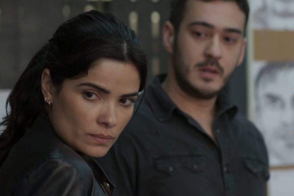 Domênico e Antônia interceptam o ônibus de Mônica e Evandro