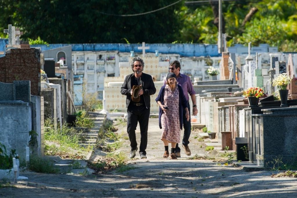 Império: José Alfredo (Alexandre Nero) encontra Jesuína (Laura Cardoso) mãe do verdadeiro Maurílio 
