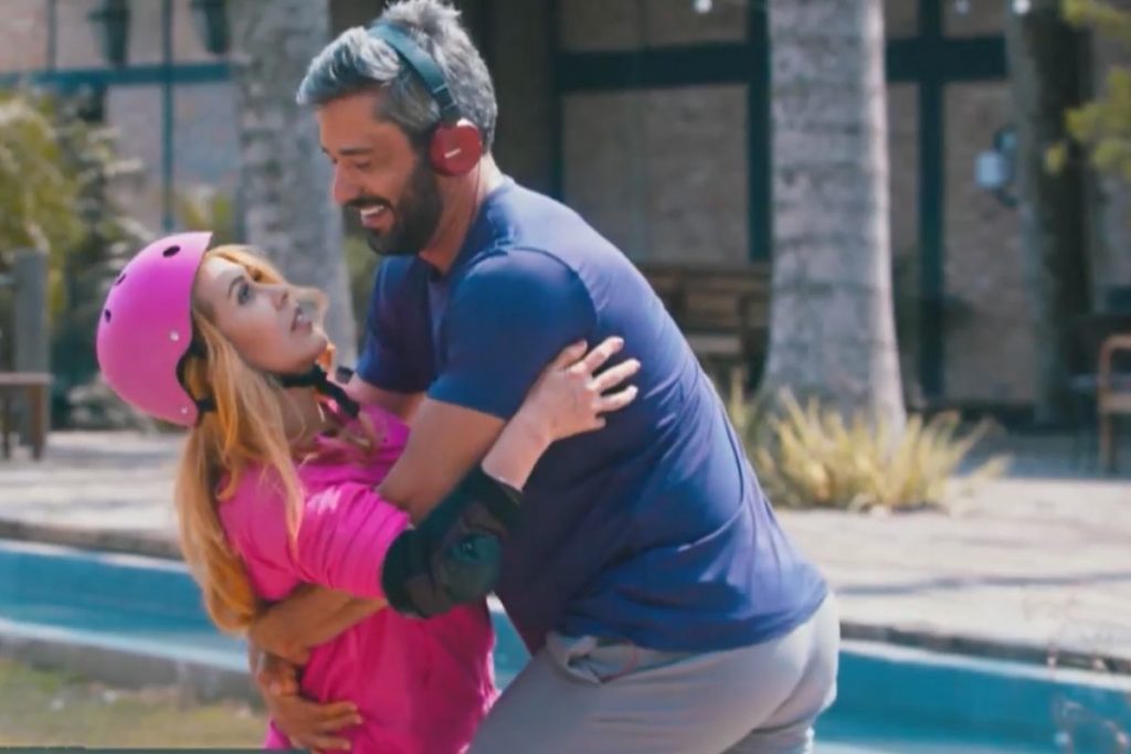 Joelma em cena do videoclipe SIM