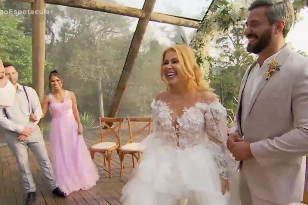 Joelma em cena do videoclipe SIM