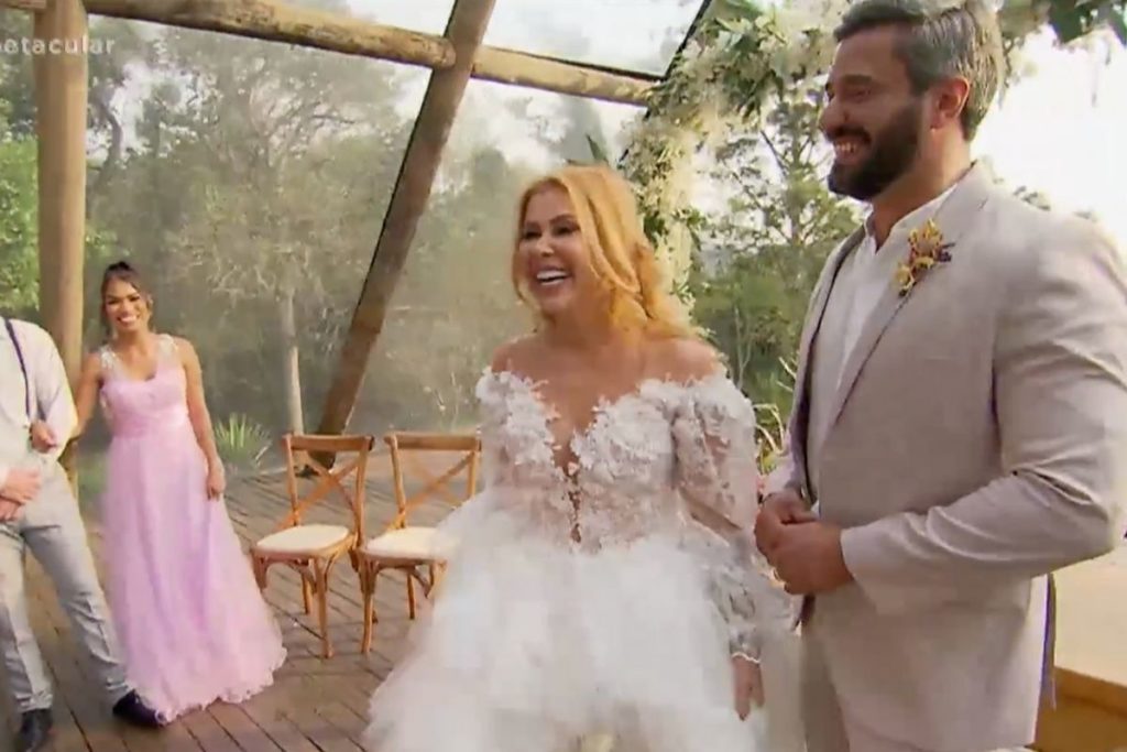 Joelma em cena do videoclipe SIM