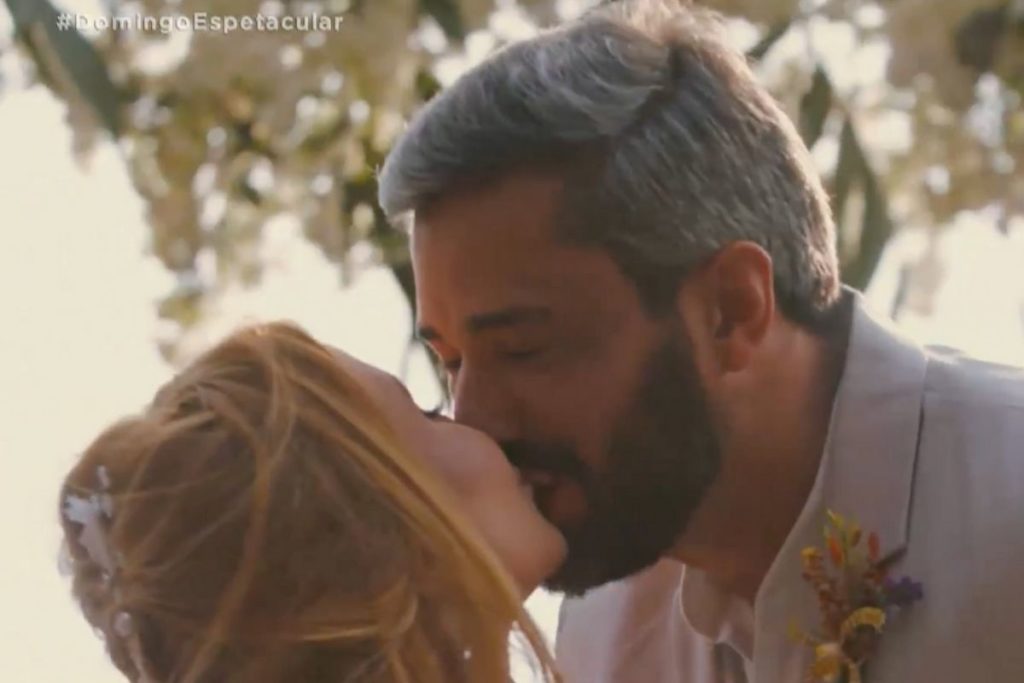 Joelma em cena do videoclipe SIM