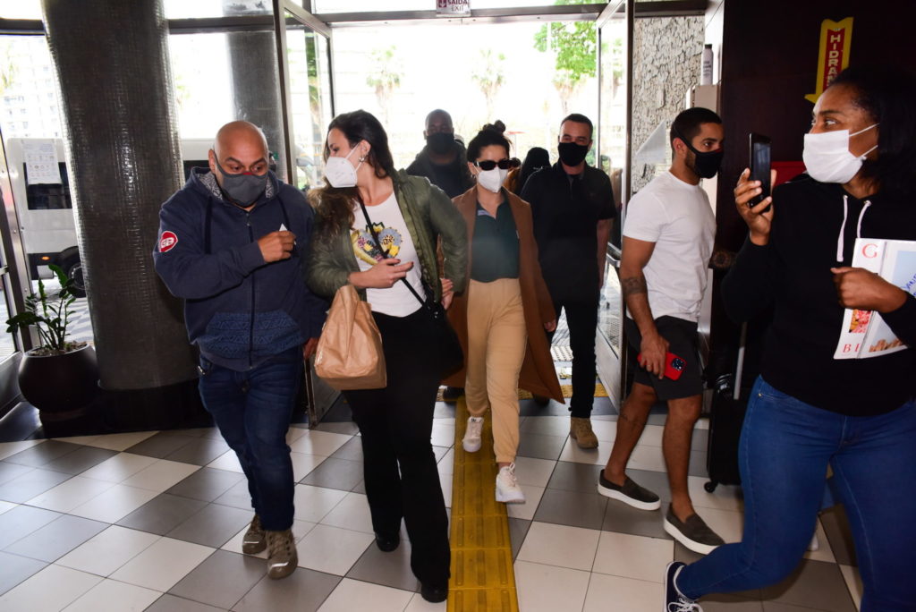 Juliette Freire estava com seguranças e equipe de apoio