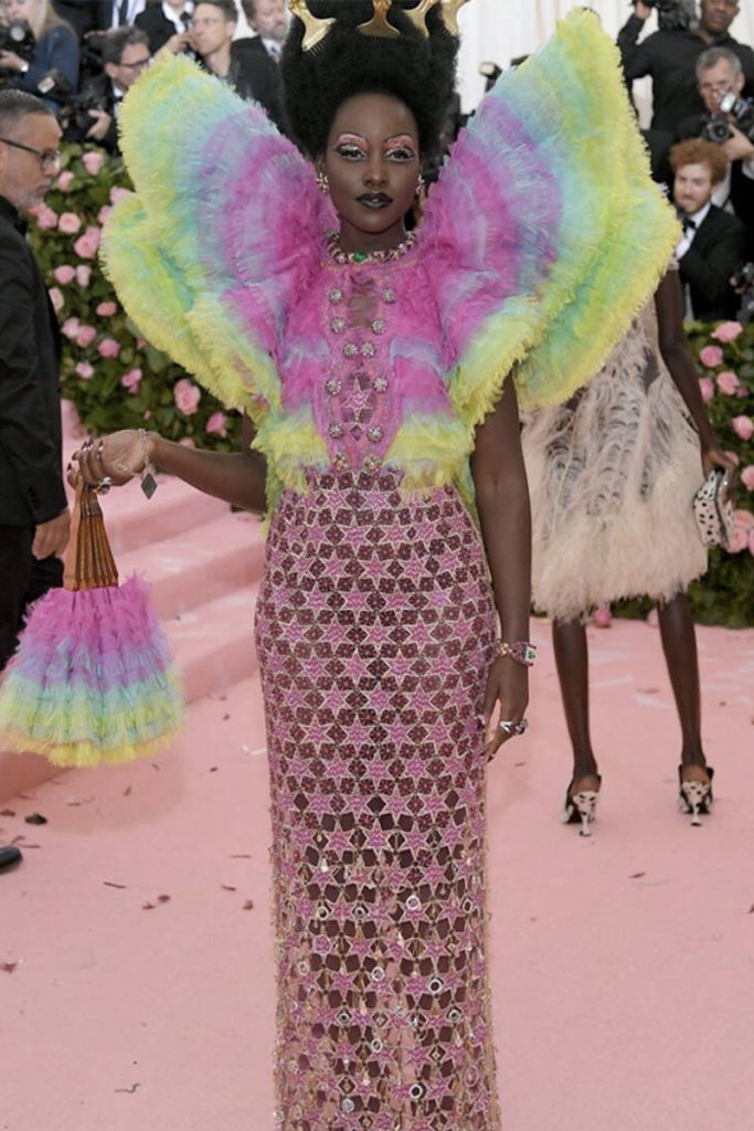 Lupita Nyong'o impressionou em toda a composição de seu look para o Met Gala 2019
