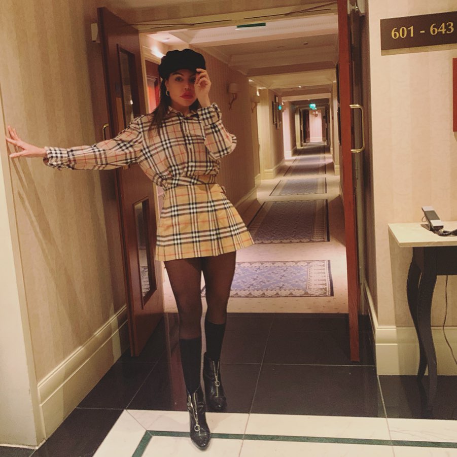 Liziane Gutierrez foto de corpo inteiro