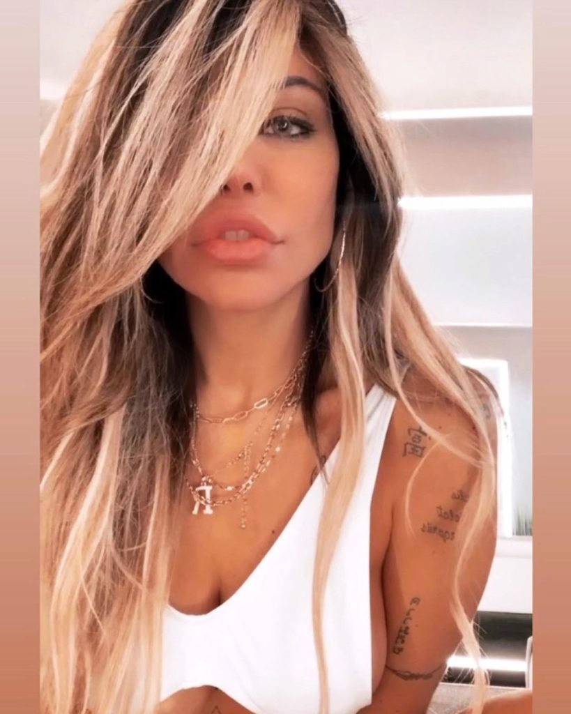 Liziane Gutierrez selfie