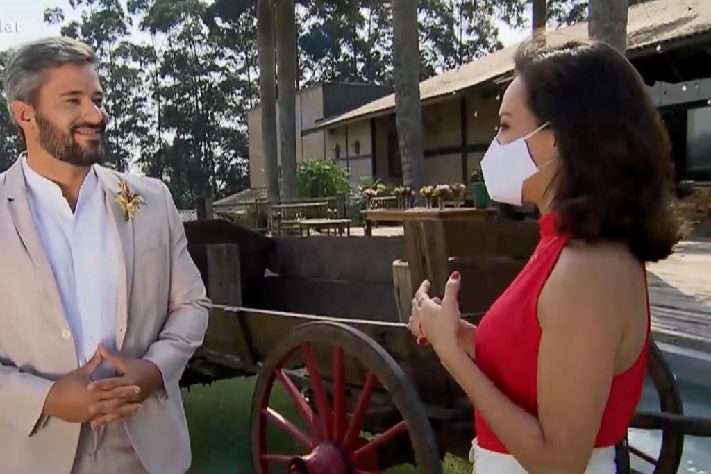 Joelma em cena do videoclipe SIM