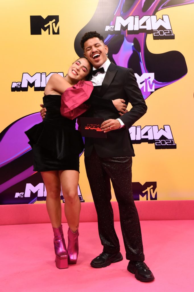bia-coelho-e-spartakus-mtv-miaw