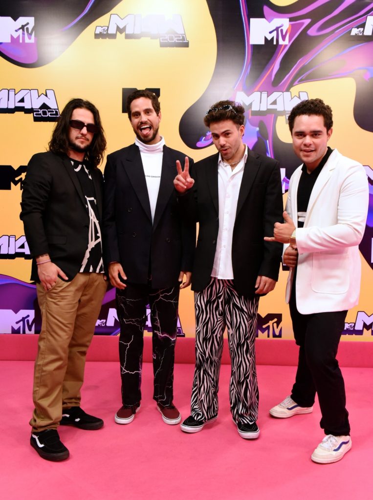 pink-carpet-mtv-miaw