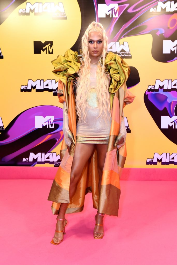 lia-clark-pink-carpet-mtv-miaw