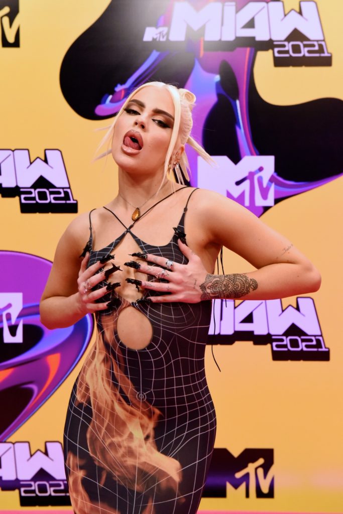 luisa-sonza-pink-carpet-mtv-miaw