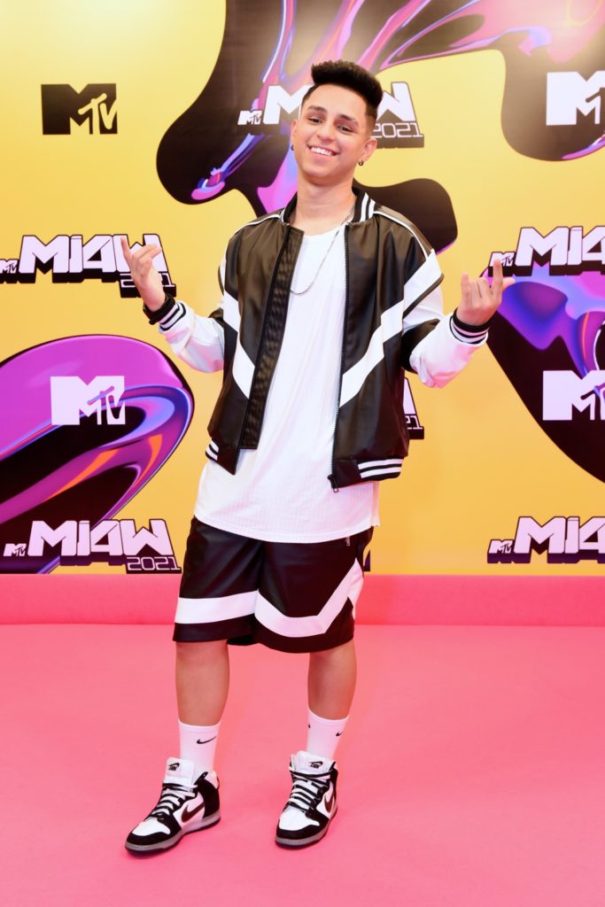 nobru-pink-carpet-mtv-miaw