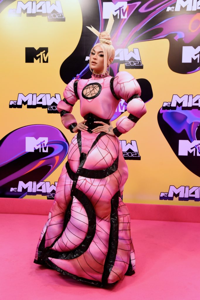 pabllo-vittar-pink-carpet-mtv-miaw