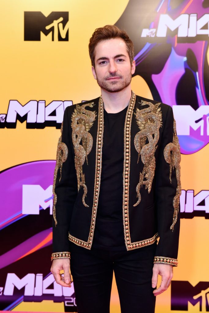 thales-bretas-pink-carpet-mtv-miaw